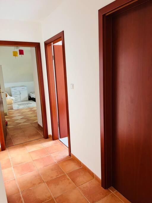 Apartman Se Zahradou 20 Minut Do Centra Prahy Оржех Экстерьер фото
